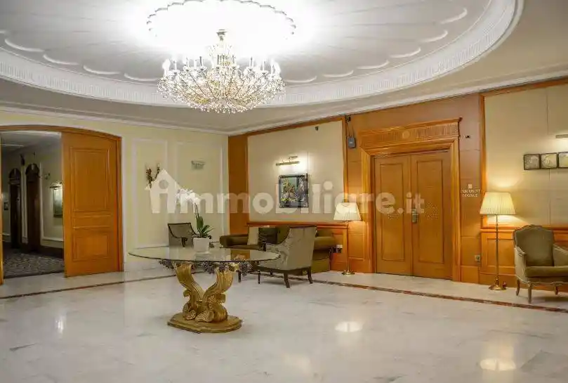 Palazzo - Edificio in vendita a Roma