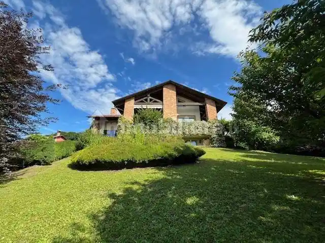 Villa in vendita a Alba