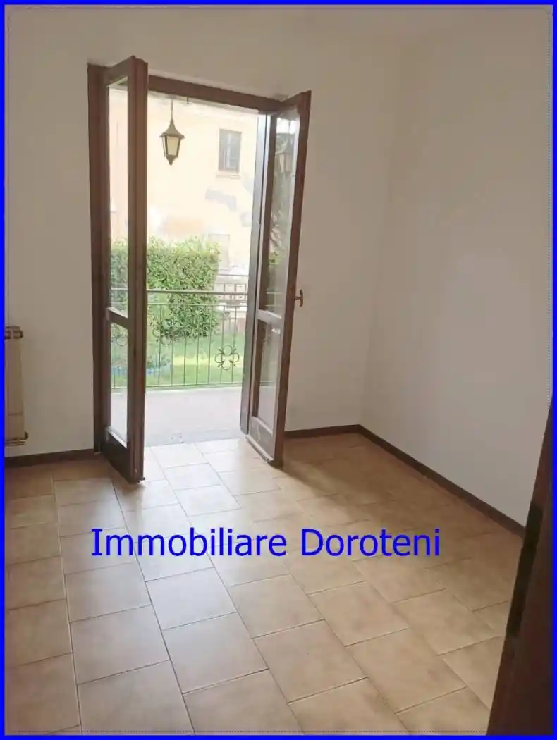 Quadrilocale buono stato, piano rialzato, Cappuccini, Vercelli - foto 2