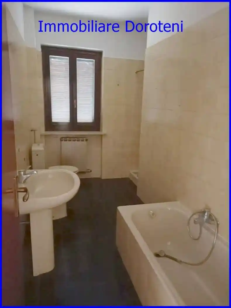 Quadrilocale buono stato, piano rialzato, Cappuccini, Vercelli - foto 3