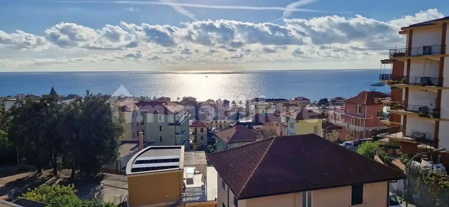 Appartamento in vendita a Varazze