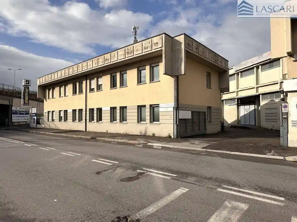 Palazzo - Edificio in Affitto - foto 2