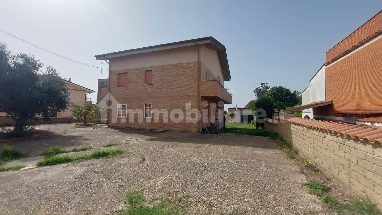 Palazzo - Edificio in vendita a Pomezia