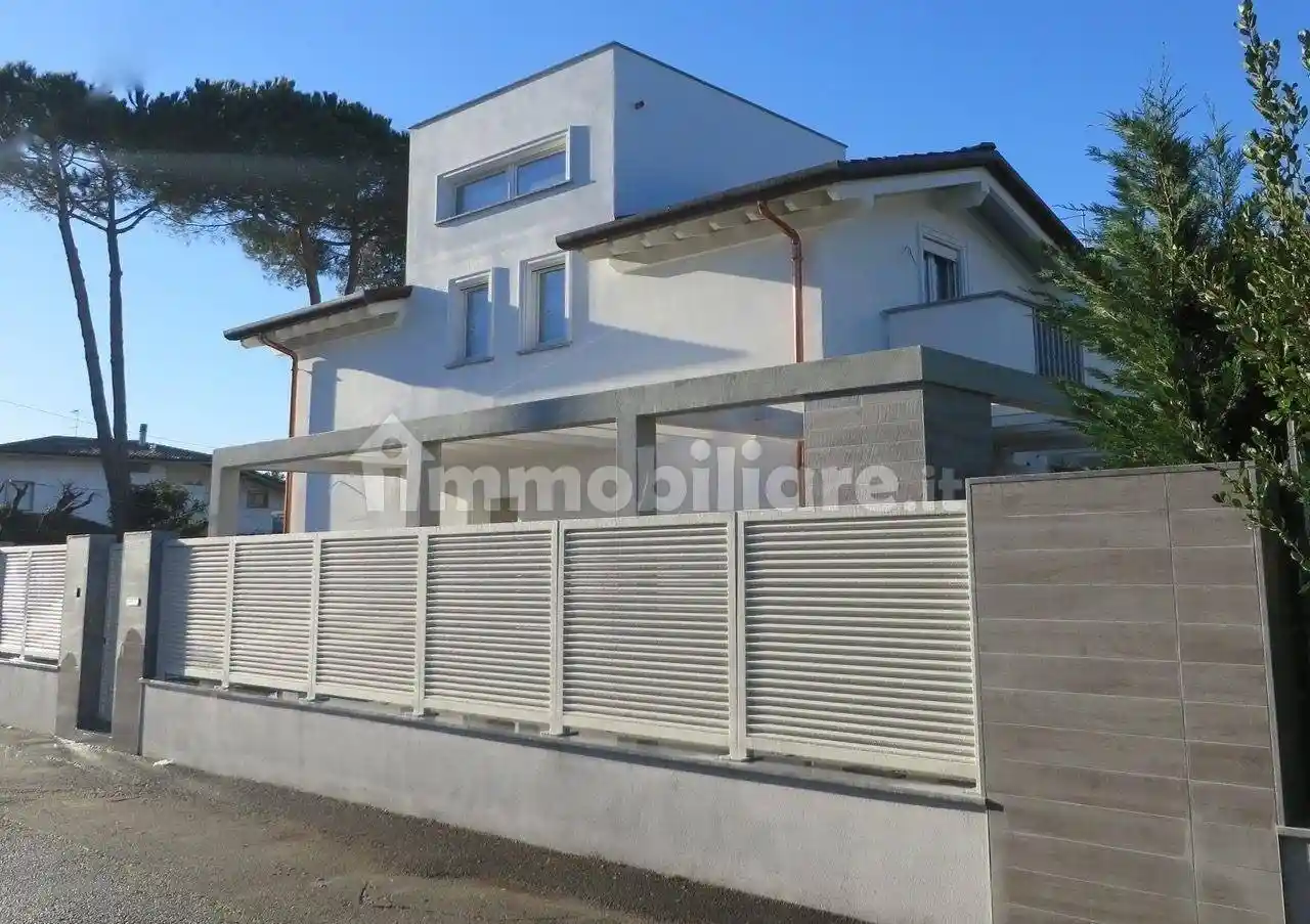 Villa in vendita a Montignoso