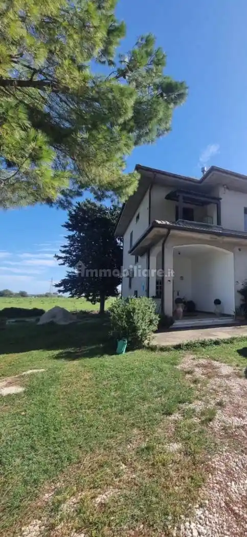 Appartamento in vendita a Montecosaro