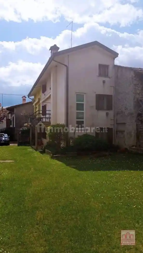 Villa in vendita a Aviano