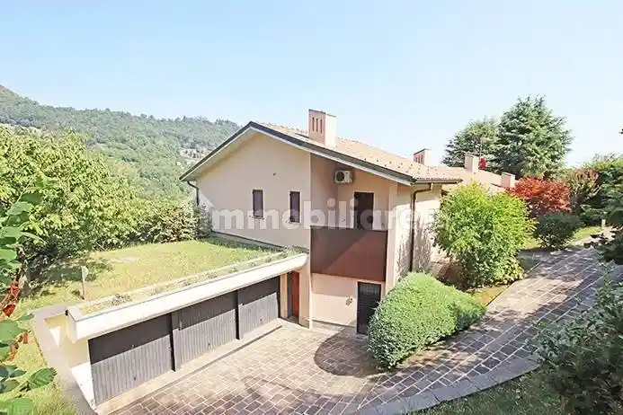 Villa in vendita a Alzano Lombardo