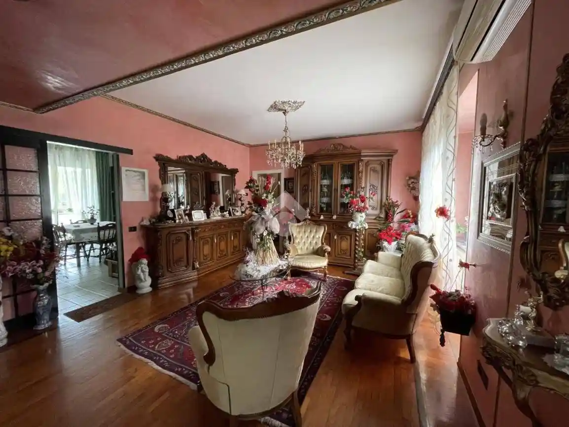 Villa in vendita a Legnano