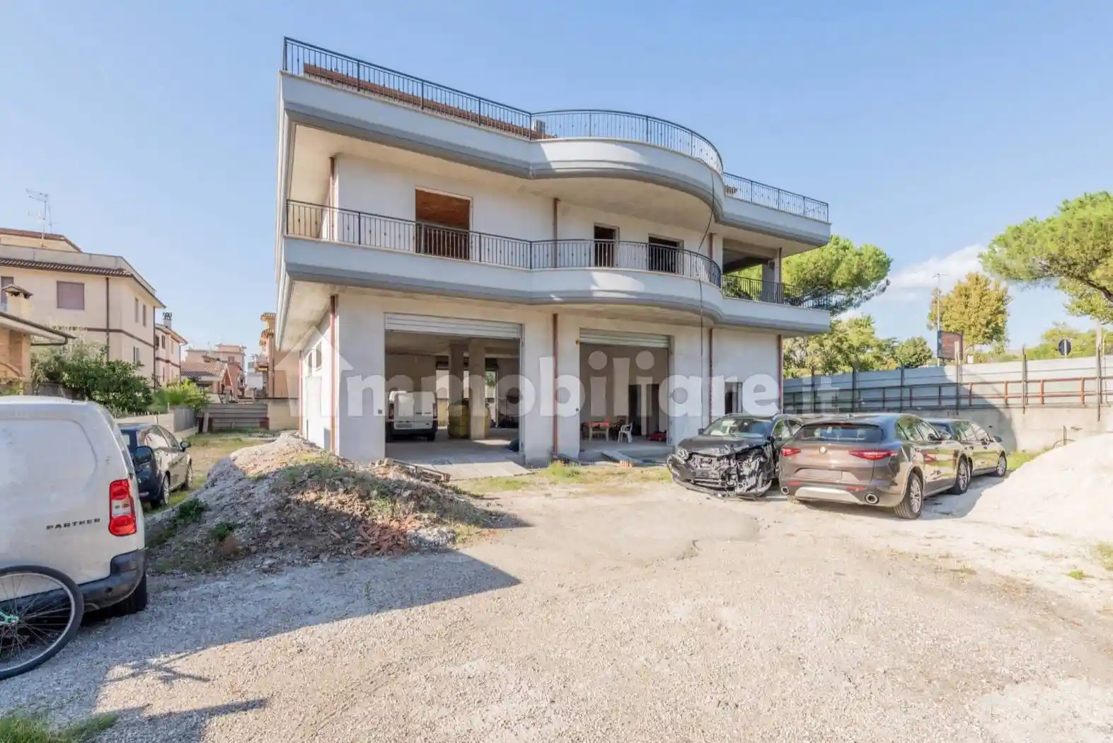 Palazzo - Edificio in vendita a Roma