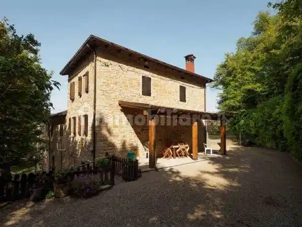 Casa indipendente in vendita a Montefiorino