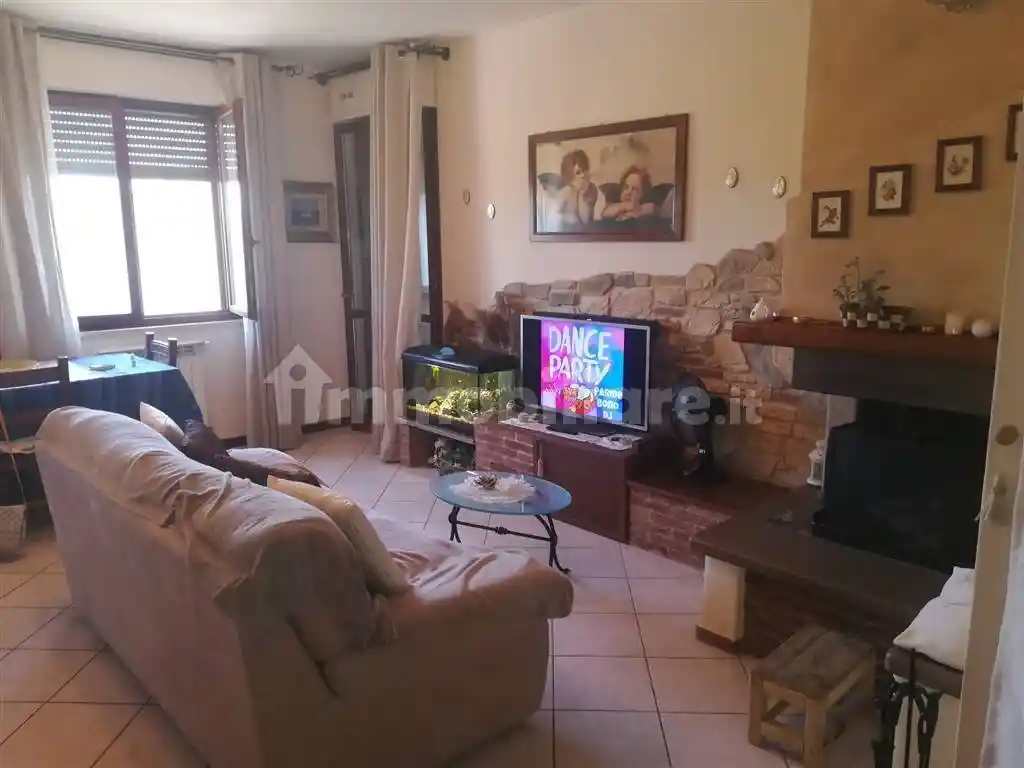 Appartamento in vendita a Sinalunga