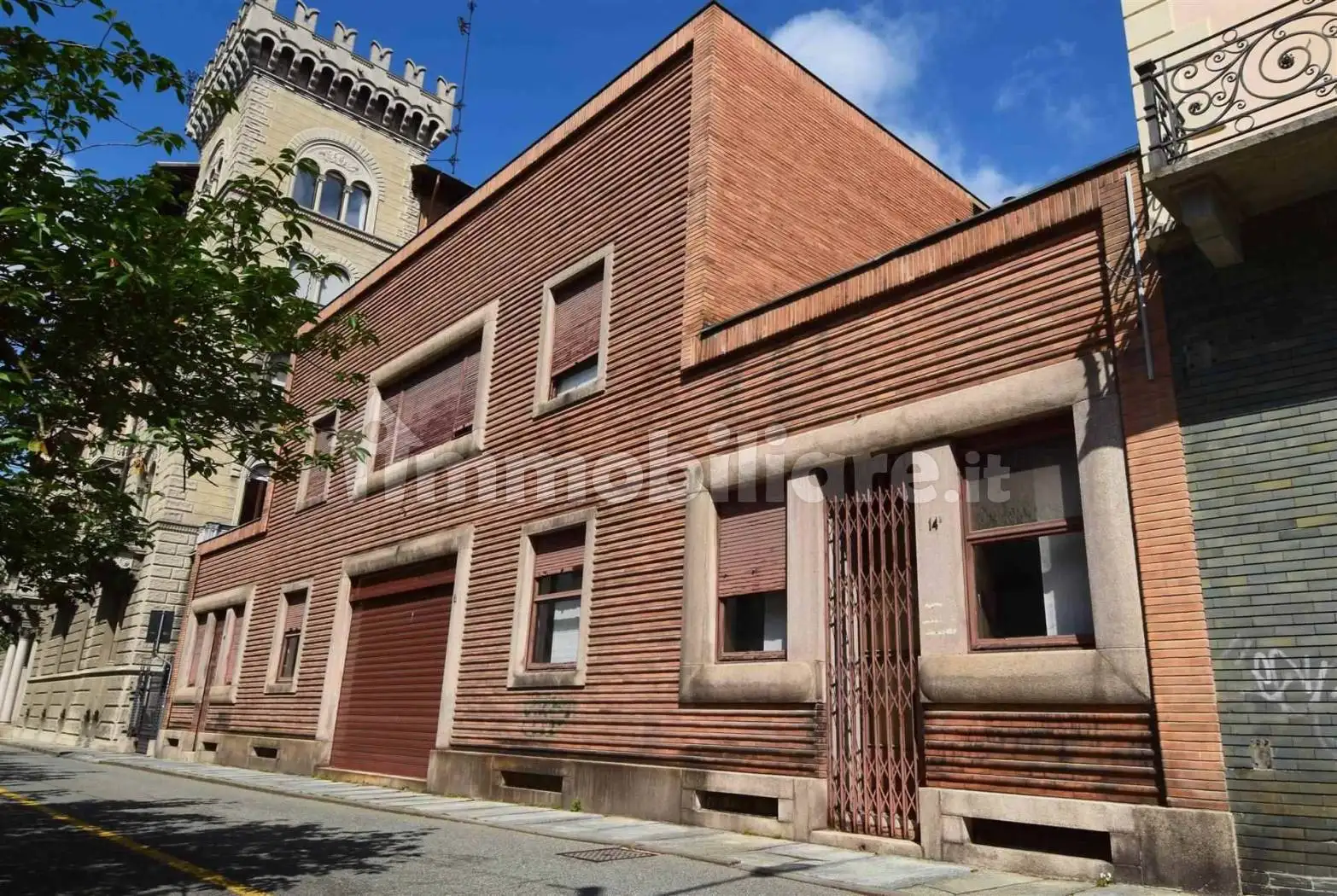 Palazzo - Edificio in affitto a Biella