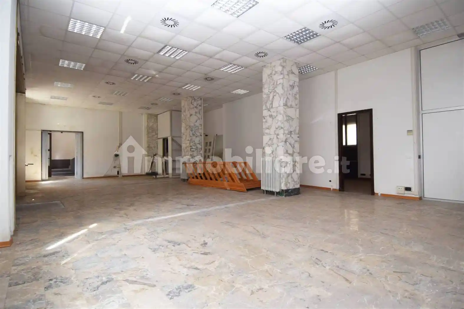 Palazzo - Edificio in Affitto - foto 5