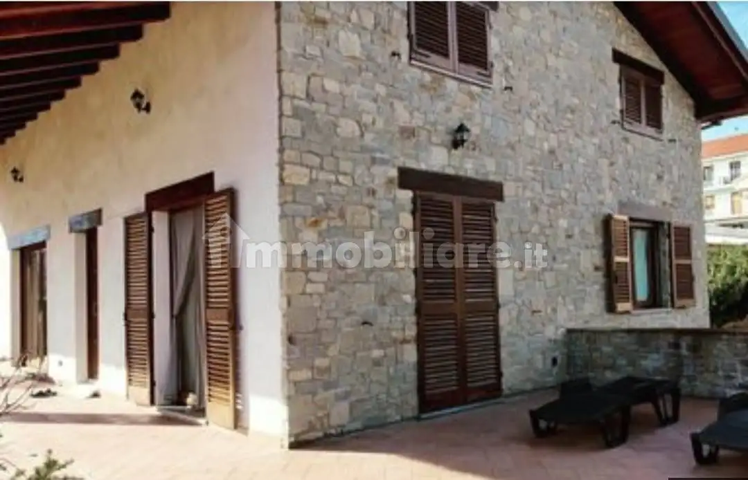 Villa in vendita a Monastero Bormida