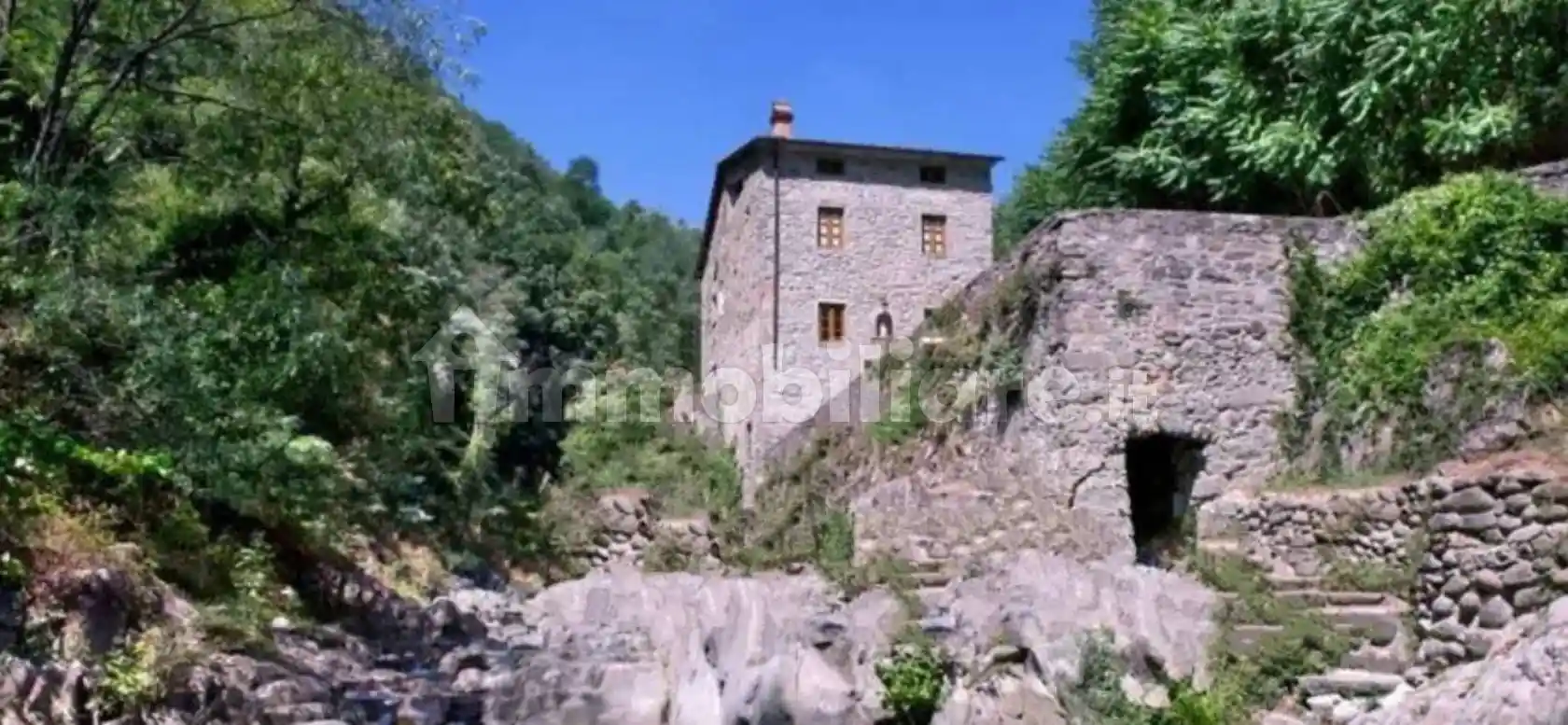 Rustico - Casale in vendita a Pescia