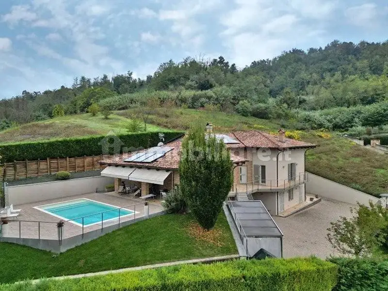 Villa in vendita a Corneliano d'Alba