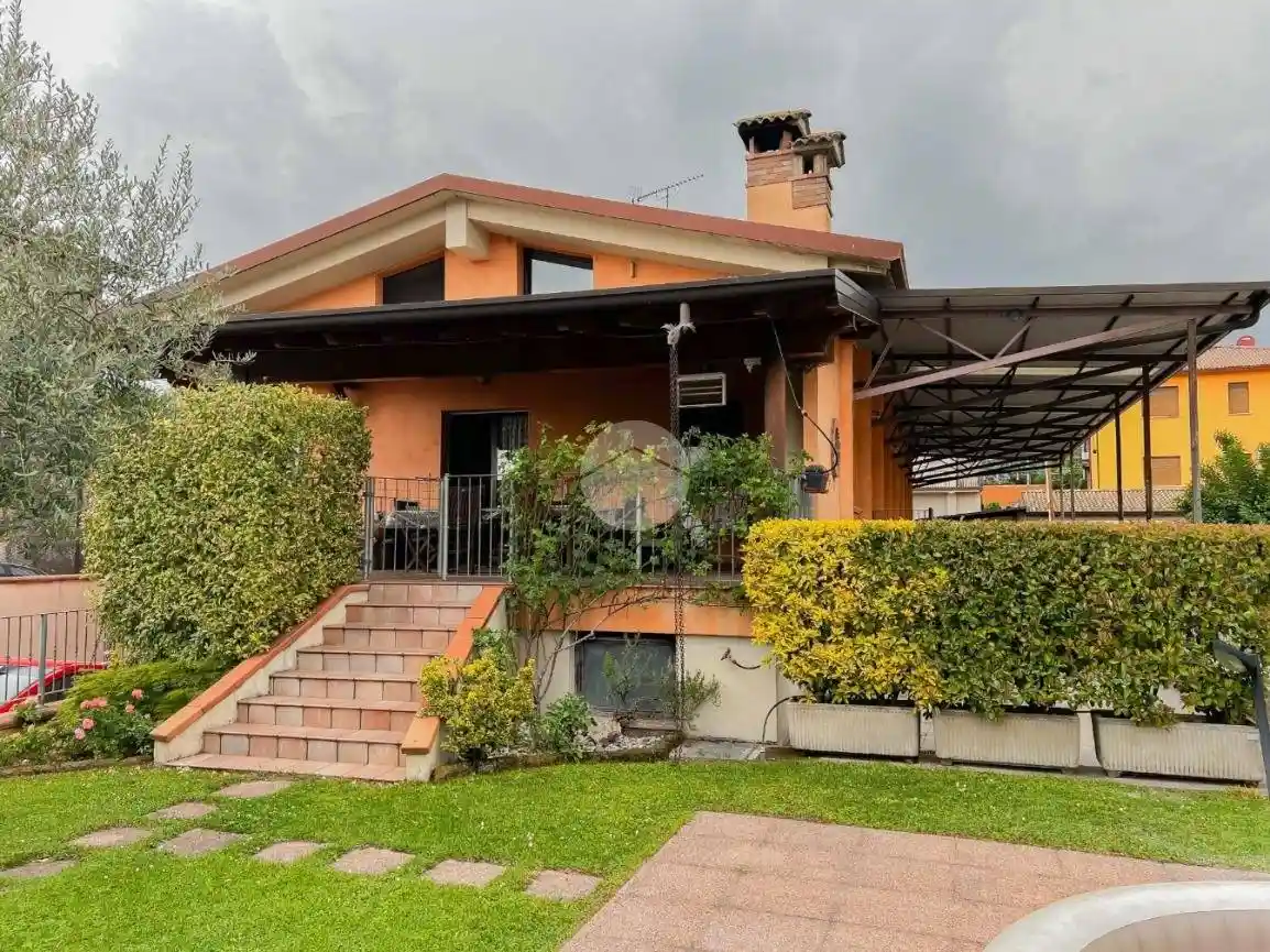 Villa in vendita a Lonato del Garda