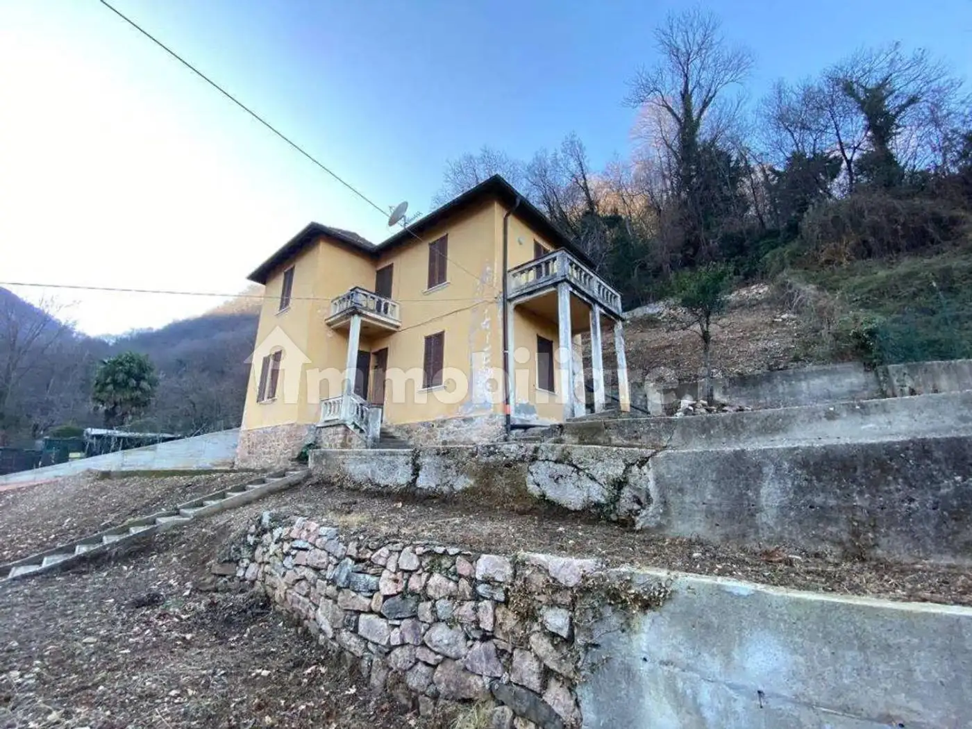Villa in vendita a Brusimpiano