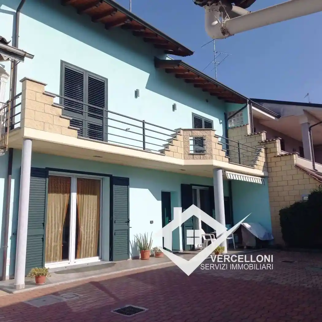 Villa in vendita a Robbio