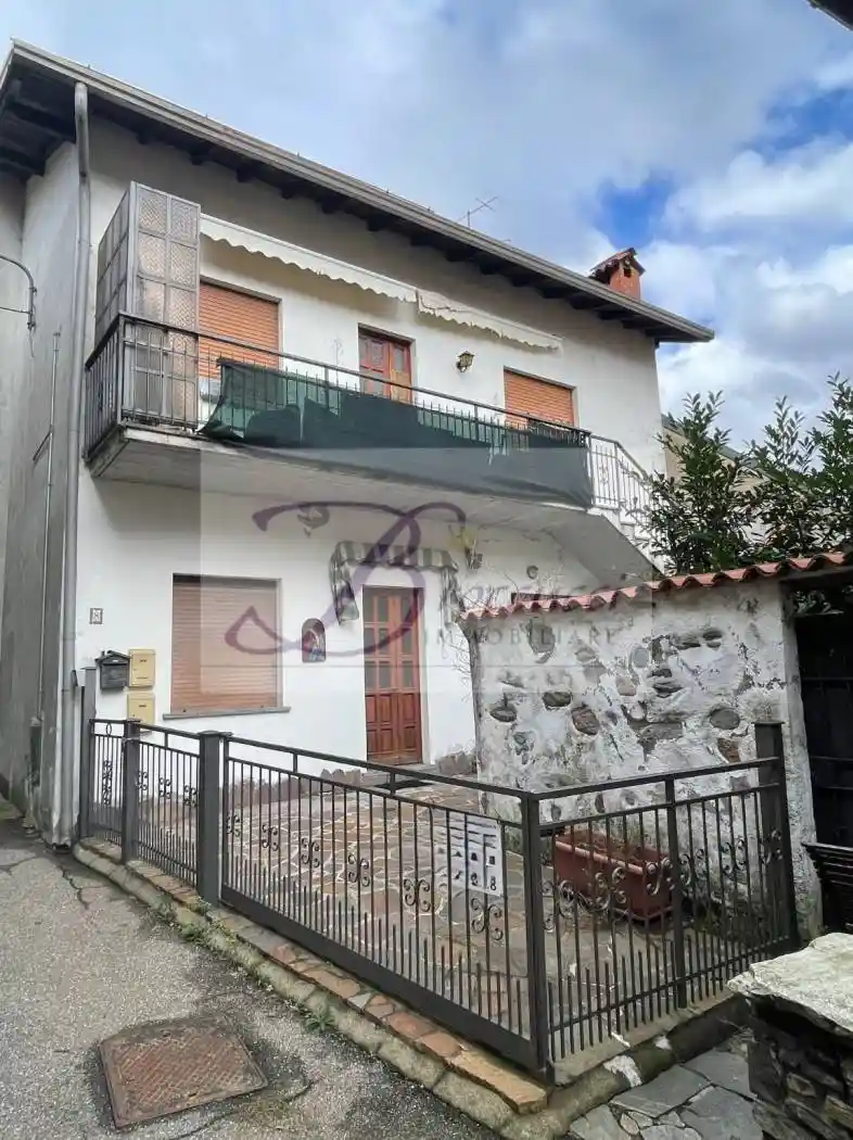 Casa indipendente in vendita a Cuasso al Monte