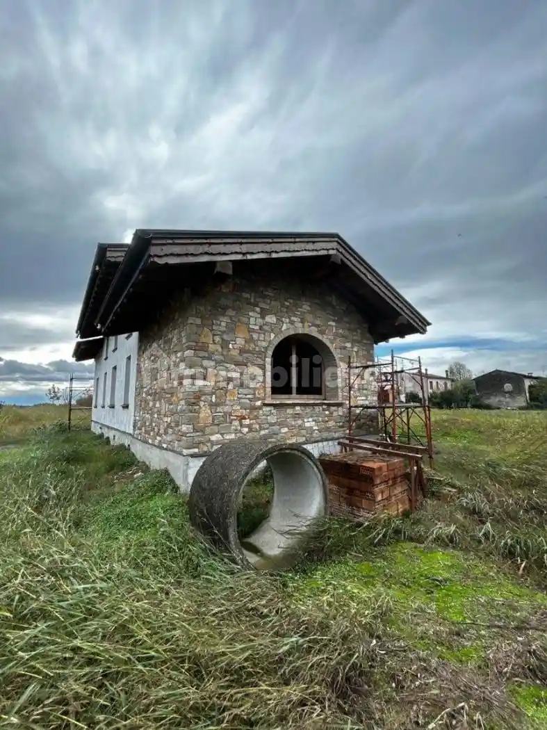 Villa in vendita a Suzzara