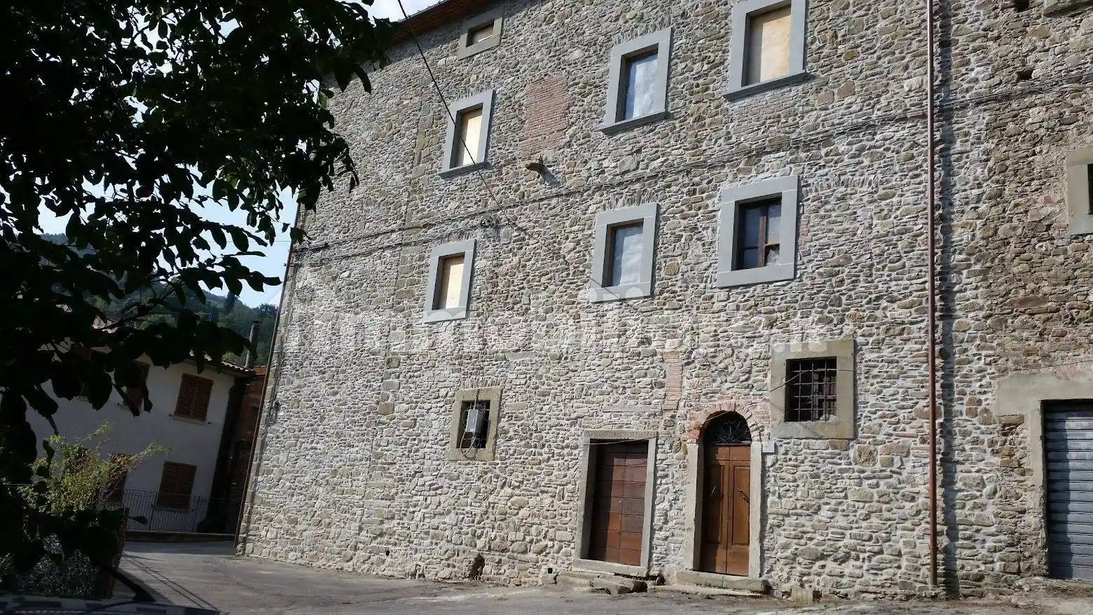 Palazzo - Edificio in vendita a Castel Focognano
