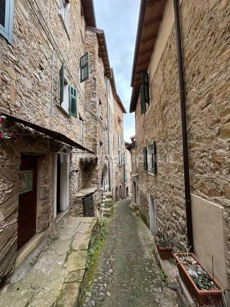 Appartamento in vendita a Apricale