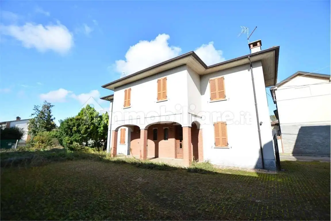 Villa in vendita a Badia Pavese