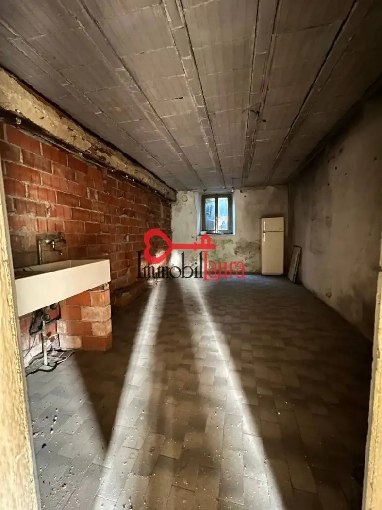 Terratetto plurifamiliare 225 m², da ristrutturare, Clivio - foto 3