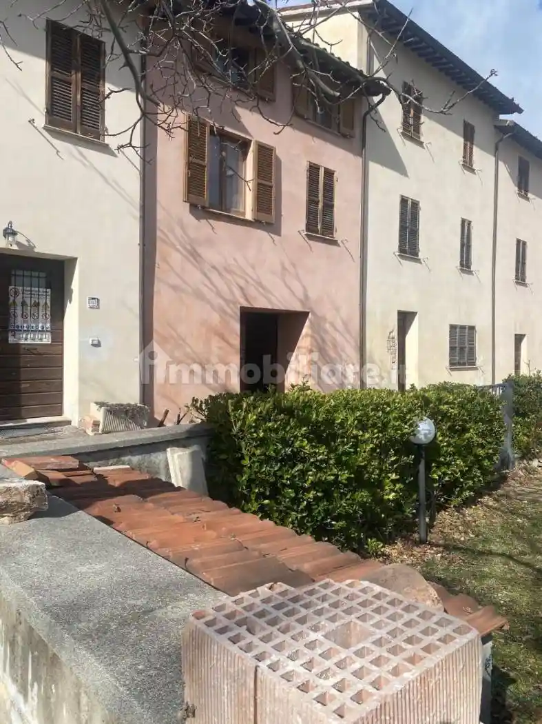 Casa indipendente in vendita a Foligno