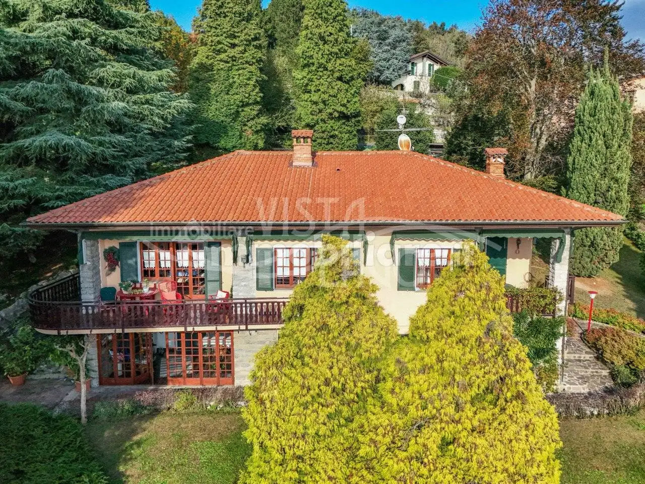 Villa in vendita a Proserpio