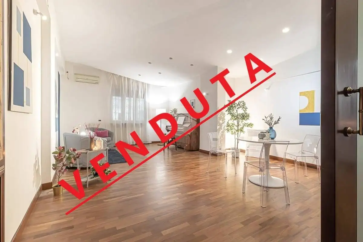 Appartamento in vendita a Napoli