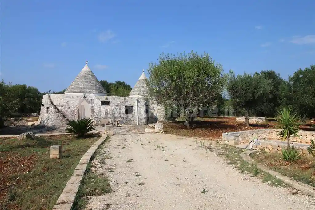 Trullo Contrada Cervarolo, Campanile, Fumarola, Cavalleriza, Ostuni - foto 2