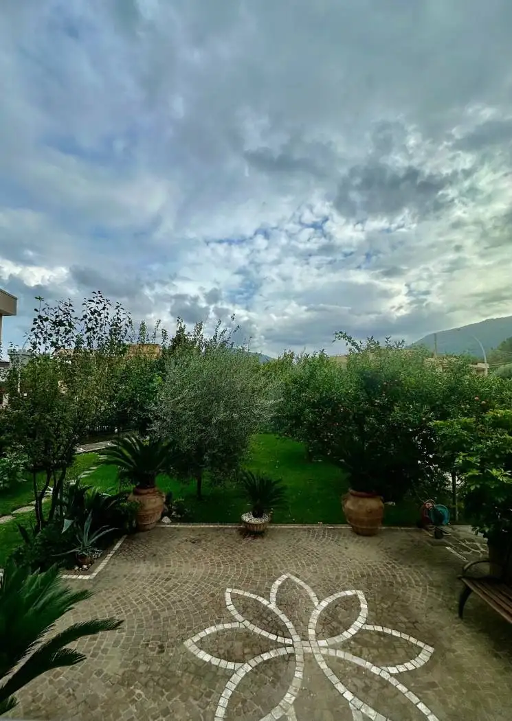 Villa in vendita a Santa Maria a Vico