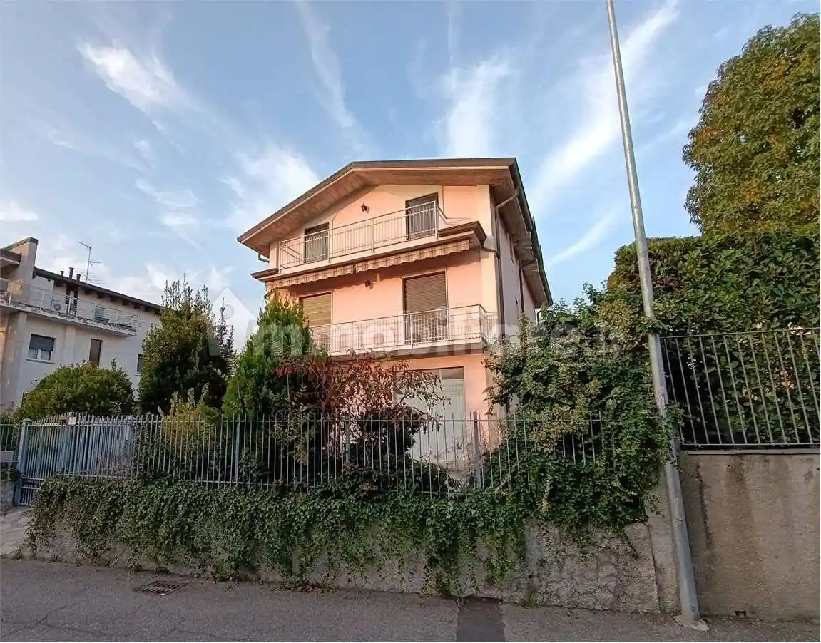 Casa indipendente in vendita a Veduggio con Colzano