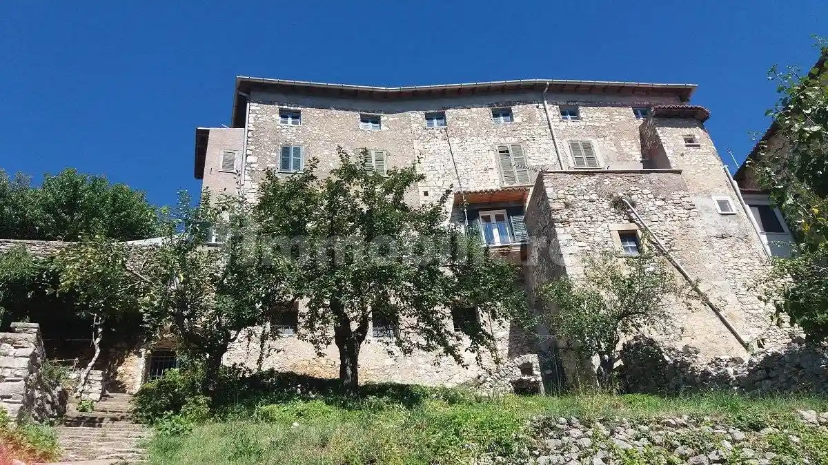 Palazzo - Edificio in vendita a Acuto