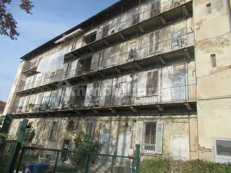 Palazzo - Edificio in vendita a Carnate