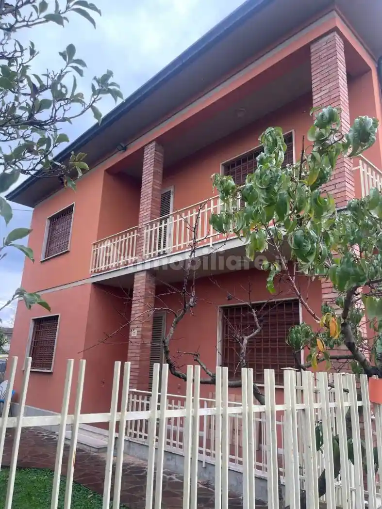 Casa indipendente in vendita a Chiesina Uzzanese