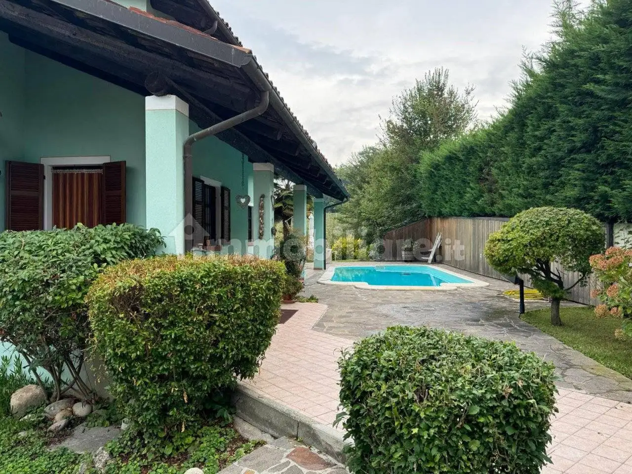 Villa in vendita a Serralunga d'Alba