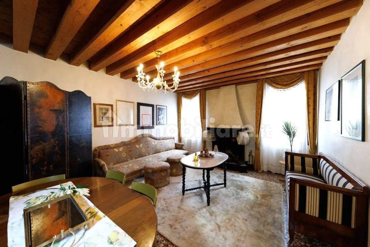 Palazzo - Edificio in vendita a Este