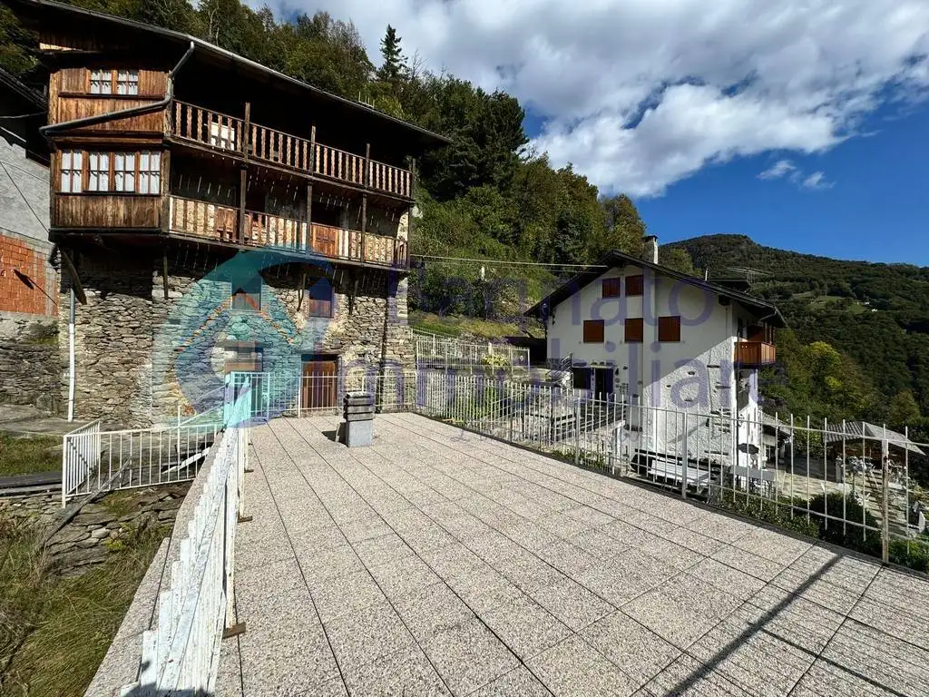 Casa indipendente in vendita a Rossa