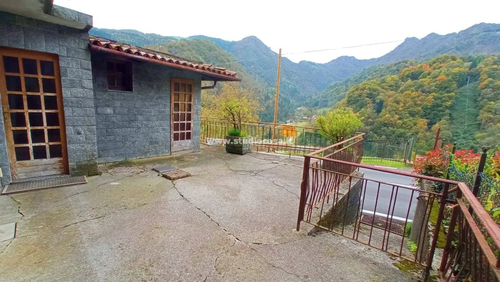 Villa in vendita a Gorno