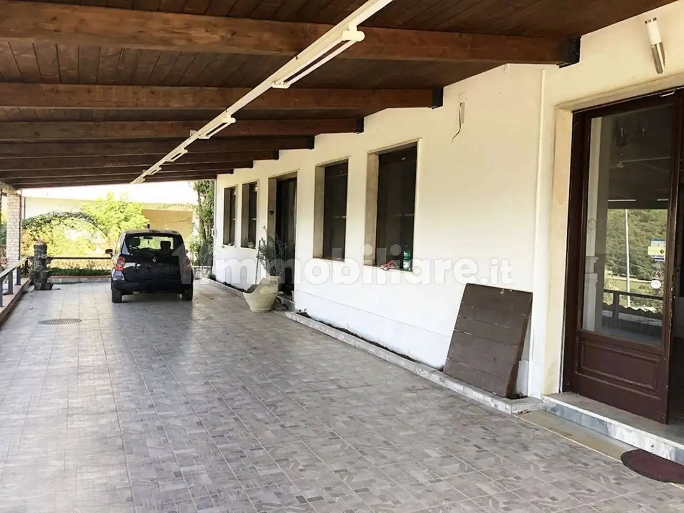 Palazzo - Edificio in vendita a Liberi