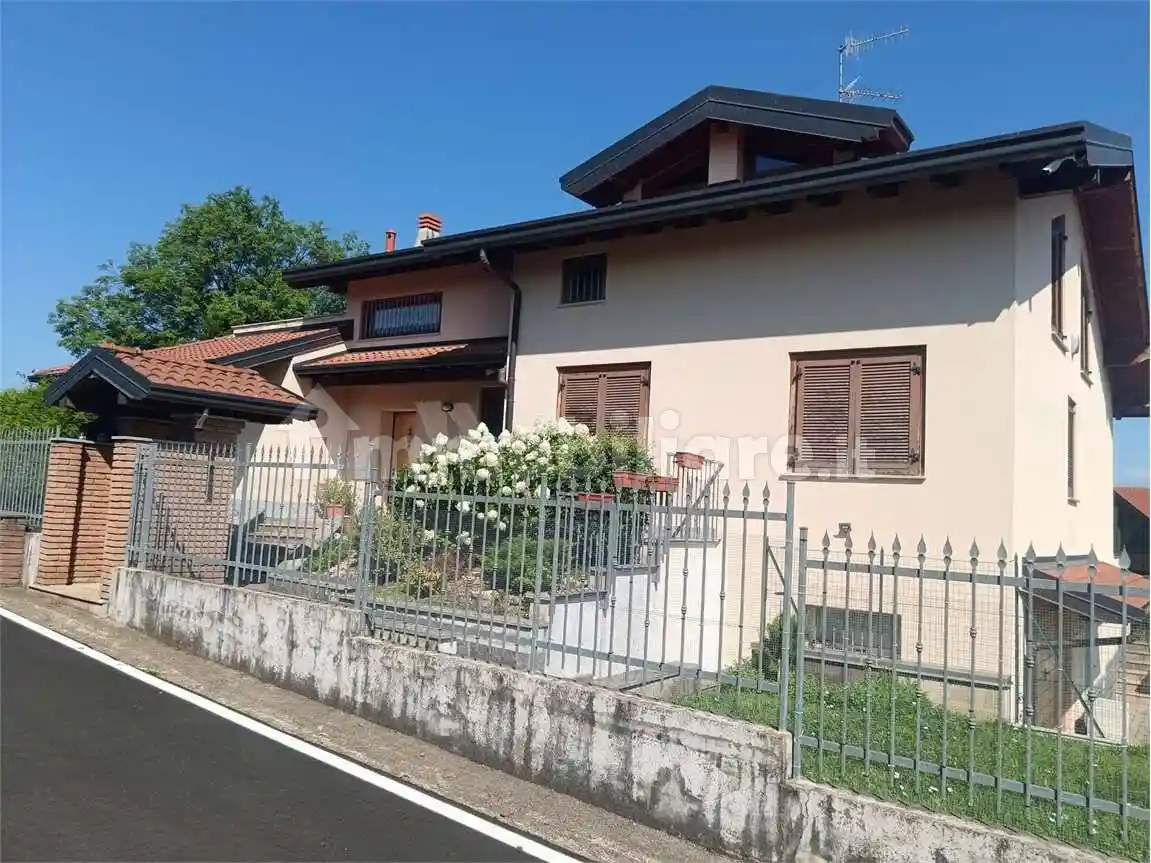 Villa unifamiliare via Giuseppe Verdi , 3, Cazzago Brabbia - foto 4