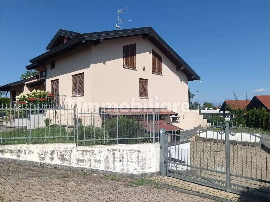 Villa unifamiliare via Giuseppe Verdi , 3, Cazzago Brabbia - foto 5