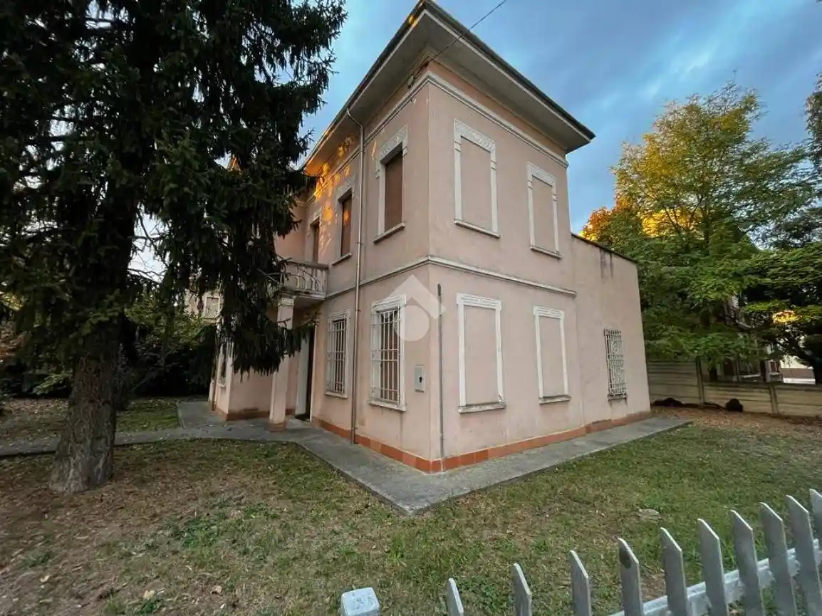 Villa in vendita a Suzzara