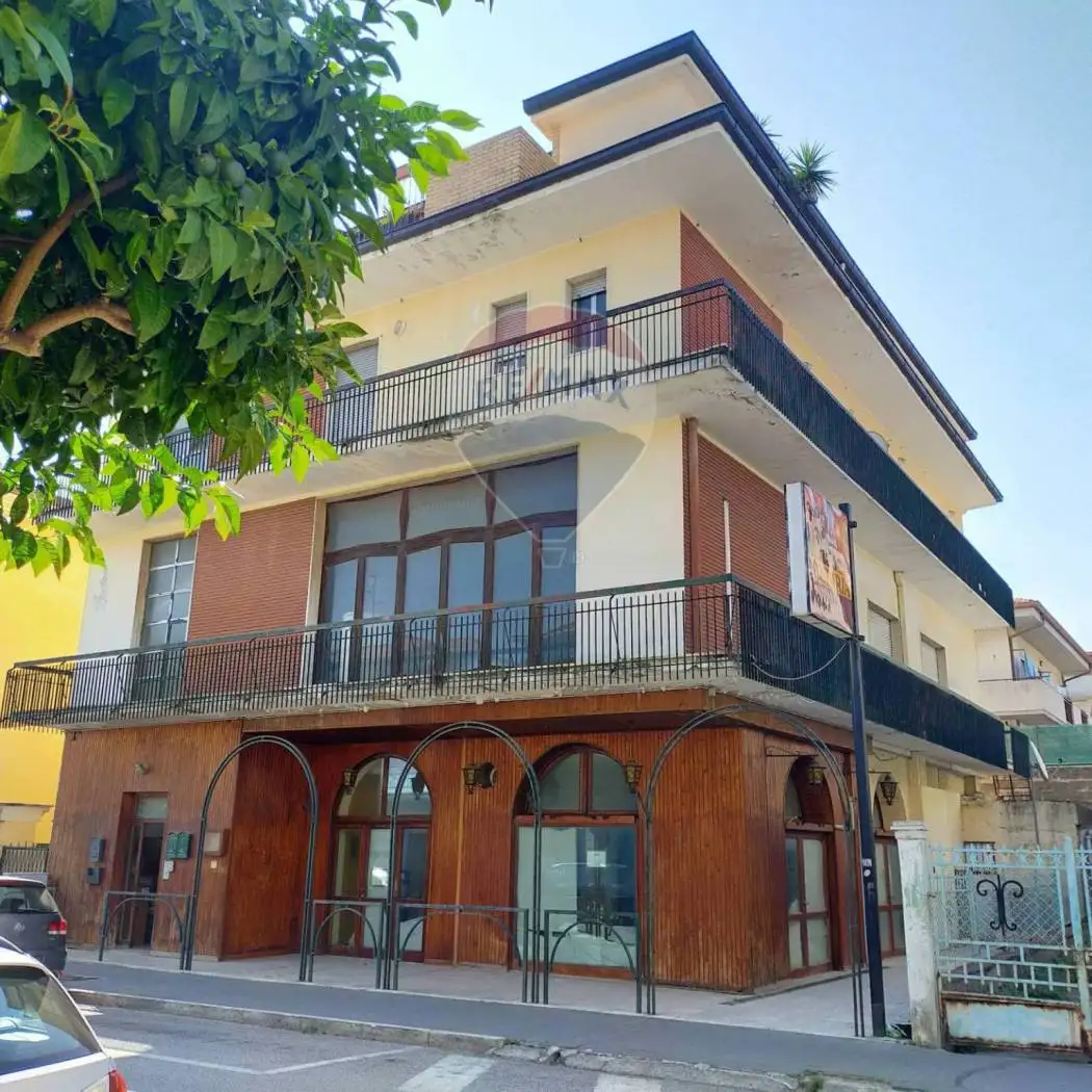 Palazzo - Edificio in vendita a Alba Adriatica