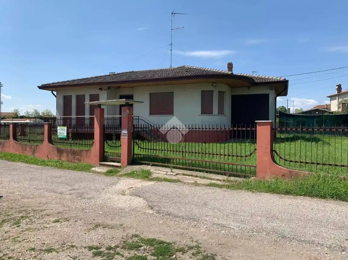 Villa unifamiliare via Umberto Iº 529, Costa di Rovigo - foto 2
