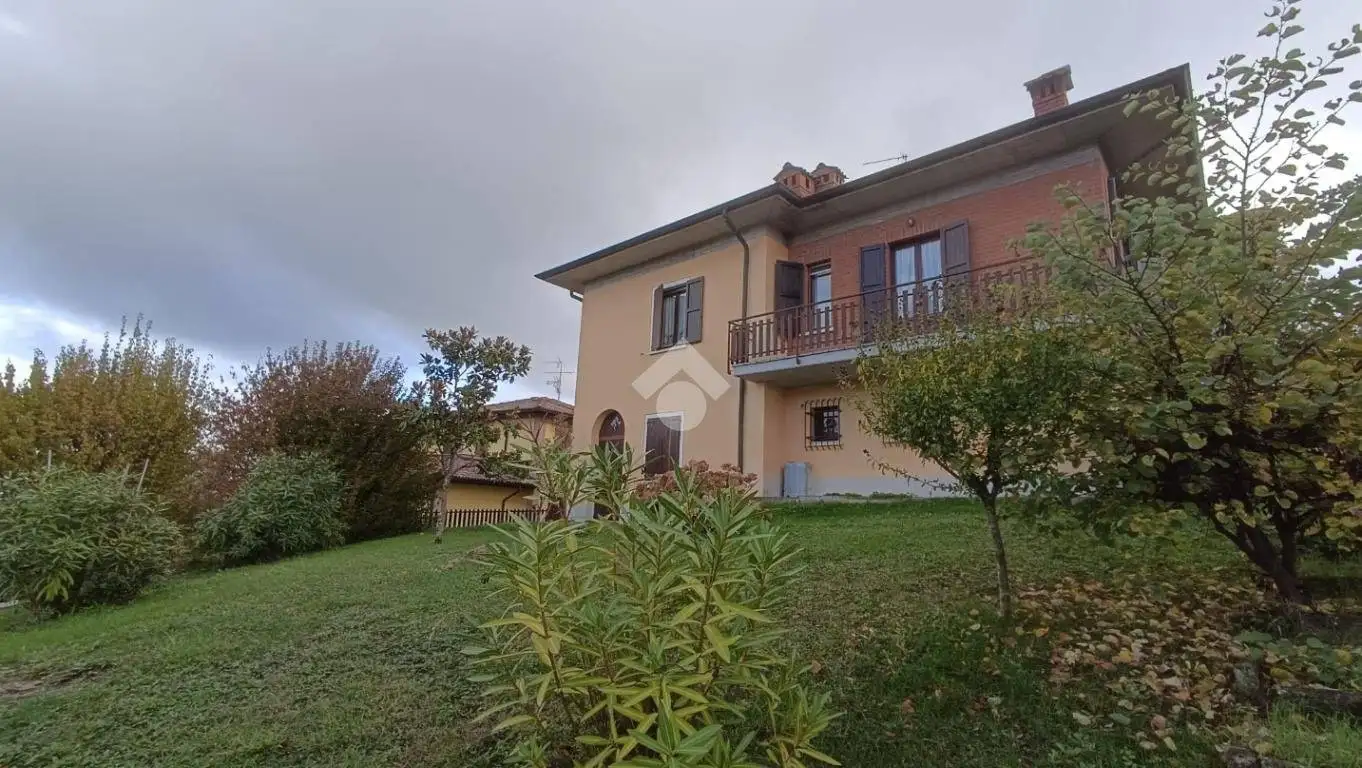 Villa in vendita a Baiso