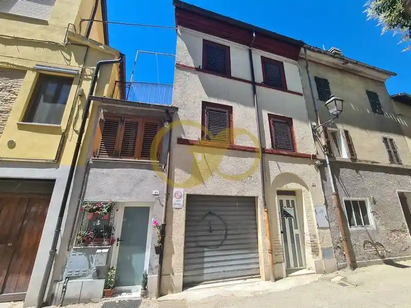 Casa indipendente in vendita a Tolentino